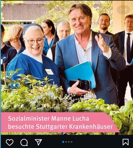 Sozialminister Manne Lucha und Ordensschwestern des Marienhospitals Stuttgart beim Besuch des Gartentherapie-Projekts auf der Geriatriestation