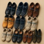 Mehrere gut erhaltene Schuhpaare, mit blauen Gummibändern zusammengebunden, liegen auf beigem Untergrund – symbolisch für eine Schuhspendeaktion.