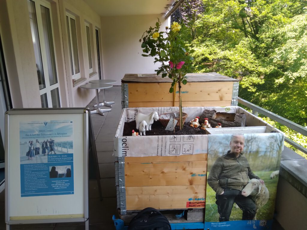 Urban-Gardening-Hochbeet in der Entstehung am Marienhospital Stuttgart, ein nachhaltiges Begrünungsprojekt