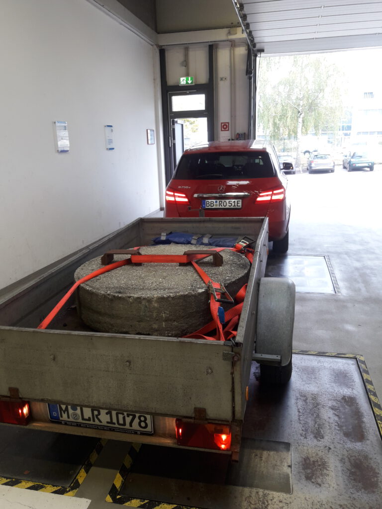 Wiegung des Gespanns vor der Abnahmefahrt beim TÜV