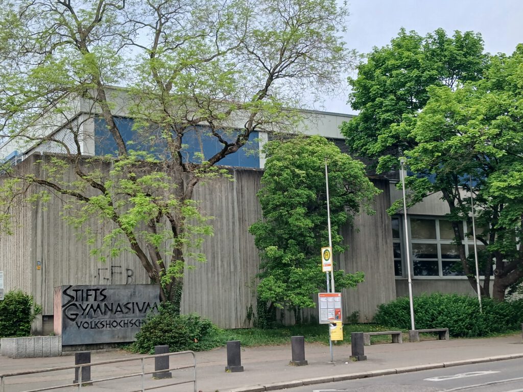Stiftsgymnasium und Volkshochschule in Sindelfingen auf ehemaligem Ziegeleigelände im Ziegelwasen